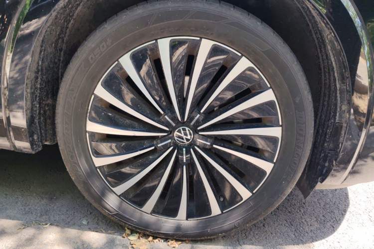Used Volkswagen Viloran 2022 380TSI Prestige Edition Right Front Wheel Hub
