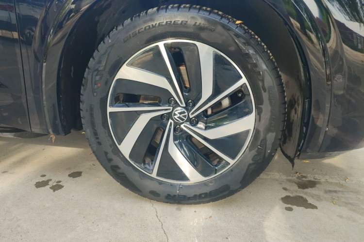 Used Volkswagen Viloran 2022 380TSI Luxury Edition Right Front Wheel Hub