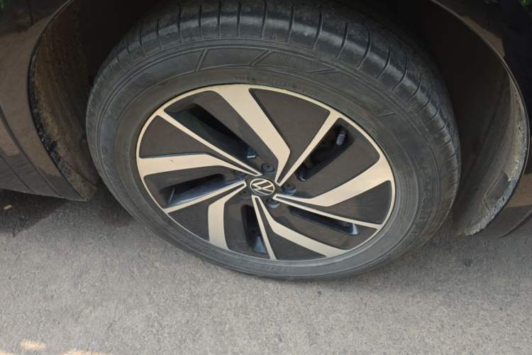 Used Volkswagen Viloran 2022 380TSI Luxury Edition Right Front Wheel Hub