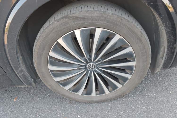 Used Volkswagen Viloran 2022 380TSI Prestige Edition Right Front Wheel Hub