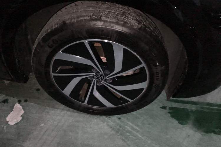 Used Volkswagen Viloran 2022 380TSI Luxury Edition Right Front Wheel Hub