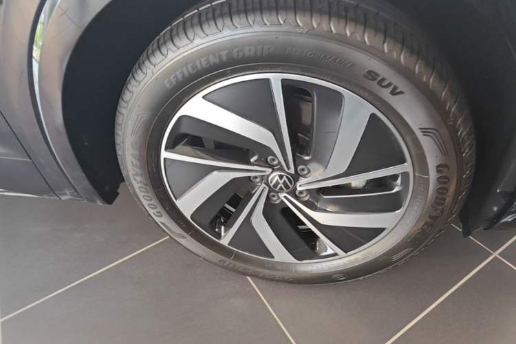 Used Volkswagen Viloran 2022 380TSI Luxury Edition Right Front Wheel Hub