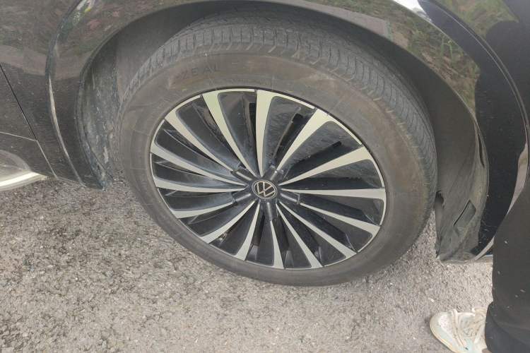 Used Volkswagen Viloran 2022 380TSI Prestige Edition Right Front Wheel Hub