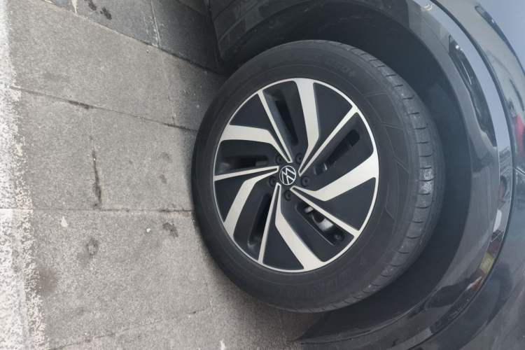 Used Volkswagen Viloran 2022 380TSI Luxury Edition Right Front Wheel Hub