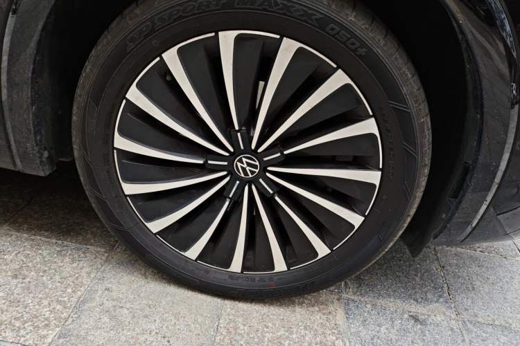 Used Volkswagen Viloran 2022 380TSI Prestige Edition Right Front Wheel Hub