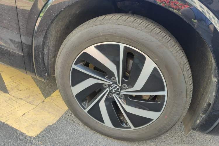 Used Volkswagen Viloran 2022 380TSI Luxury Edition Right Front Wheel Hub