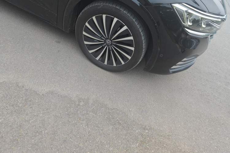 Used Volkswagen Viloran 2022 380TSI Prestige Edition Right Front Wheel Hub