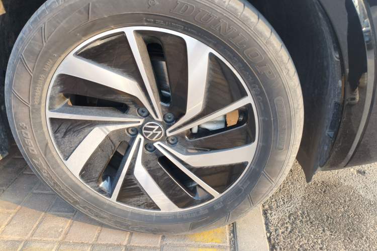 Used Volkswagen Viloran 2022 380TSI Luxury Edition Right Front Wheel Hub