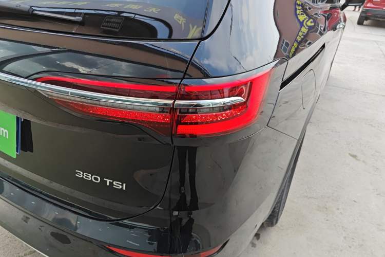 Used Volkswagen Viloran 2022 380TSI Luxury Edition Right Rear Taillight