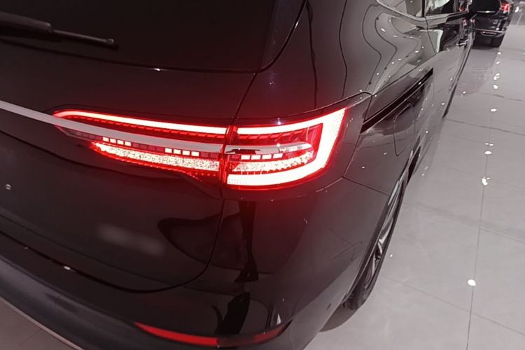 Used Volkswagen Viloran 2022 380TSI Luxury Edition Right Rear Taillight