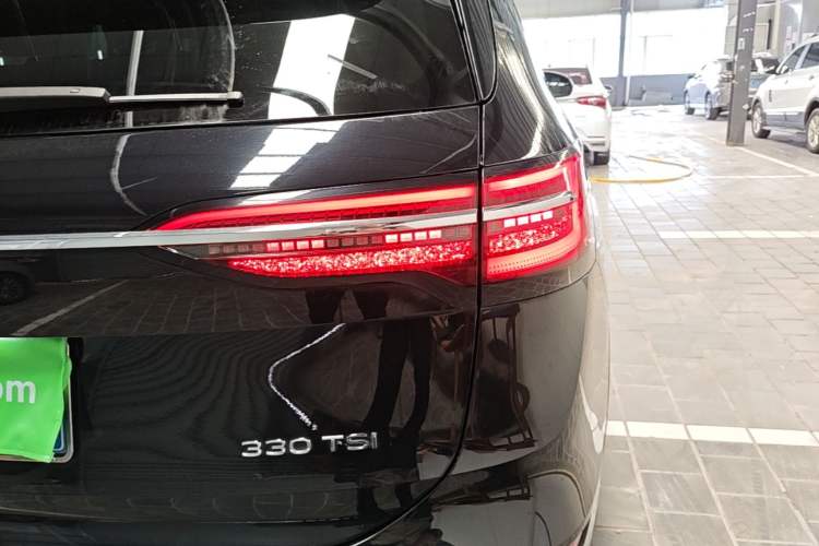 Used Volkswagen Viloran 2022 330TSI Luxury Edition Right Rear Taillight