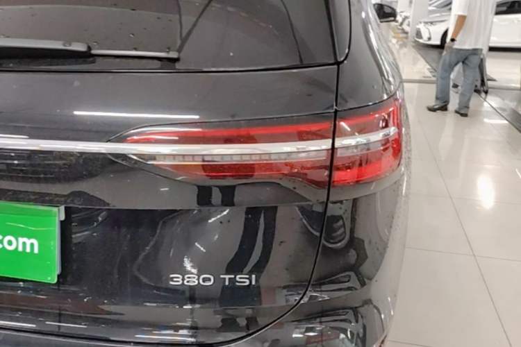 Used Volkswagen Viloran 2022 380TSI Luxury Edition Right Rear Taillight