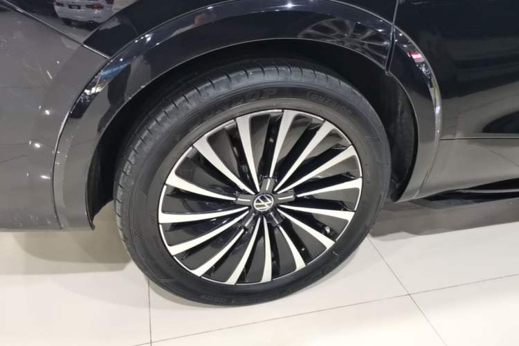 Used Volkswagen Viloran 2022 380TSI Prestige Edition Right Rear Wheel Hub