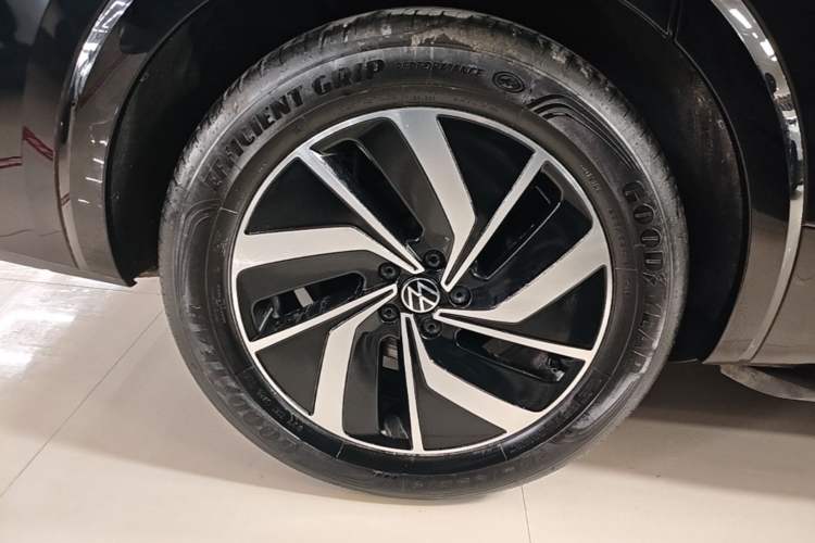Used Volkswagen Viloran 2022 330TSI Luxury Edition Right Rear Wheel Hub