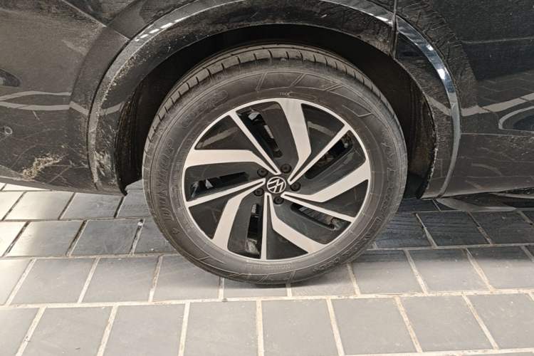 Used Volkswagen Viloran 2022 330TSI Luxury Edition Right Rear Wheel Hub