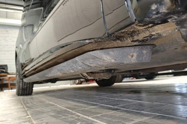 Used Volkswagen Viloran 2022 330TSI Luxury Edition Right Side Sill