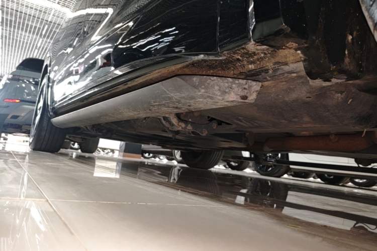 Used Volkswagen Viloran 2022 330TSI Luxury Edition Right Side Sill