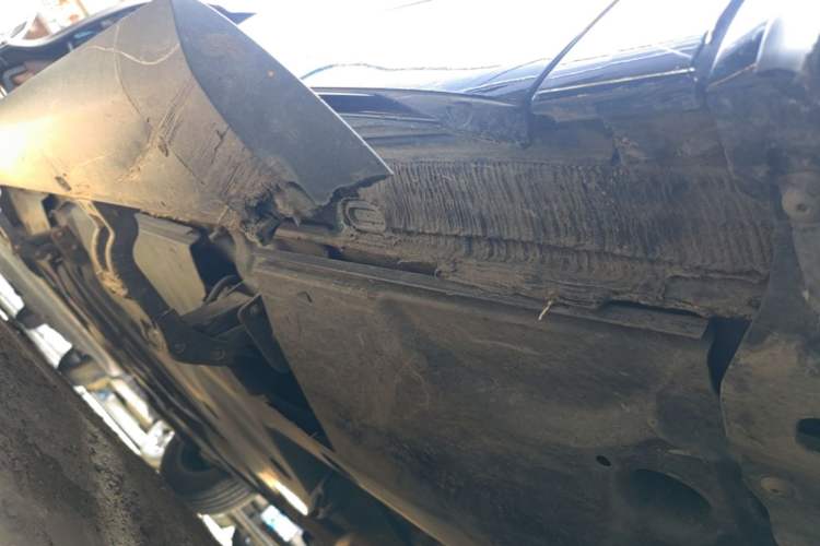 Used Volkswagen Viloran 2022 380TSI Luxury Edition Right Side Sill