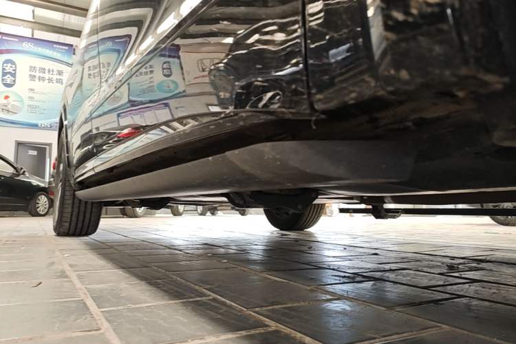 Used Volkswagen Viloran 2022 330TSI Luxury Edition Right Side Sill