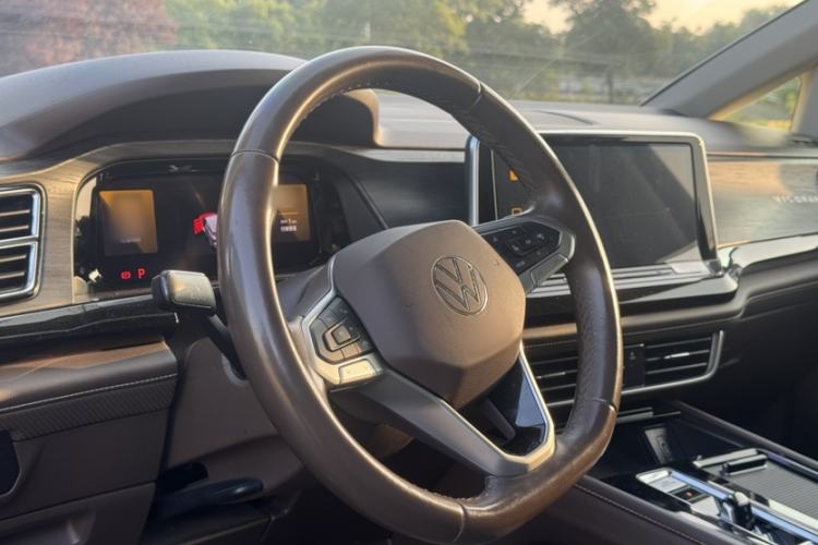 Used Volkswagen Viloran 2022 380TSI Luxury Edition Steering Wheel