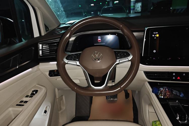 Used Volkswagen Viloran 2022 330TSI Luxury Edition Steering Wheel