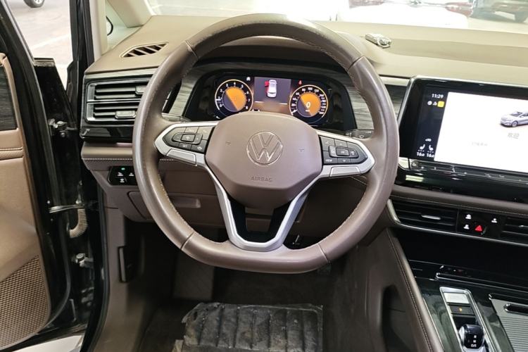 Used Volkswagen Viloran 2022 330TSI Luxury Edition Steering Wheel