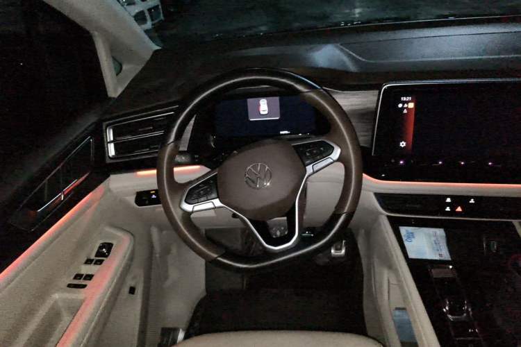 Used Volkswagen Viloran 2022 380TSI Luxury Edition Steering Wheel