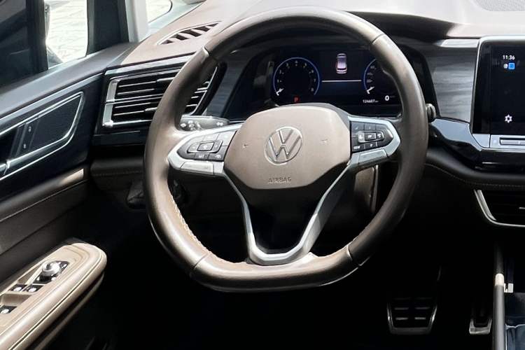 Used Volkswagen Viloran 2022 380TSI Prestige Edition Steering Wheel