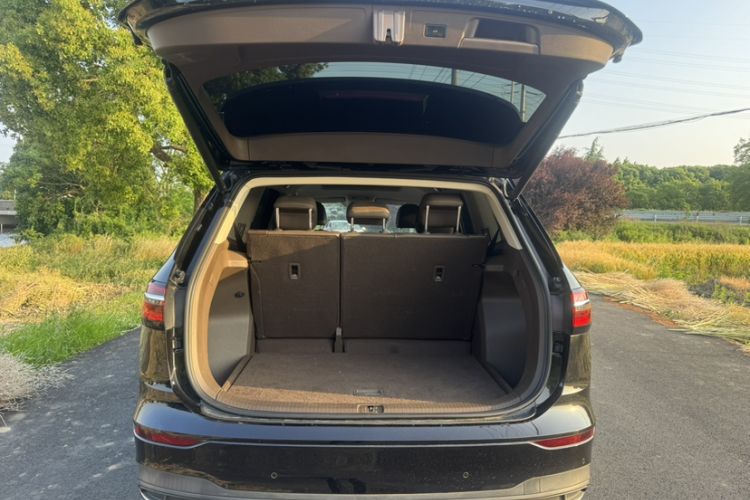 Used Volkswagen Viloran 2022 380TSI Luxury Edition Trunk