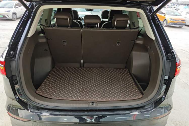 Used Volkswagen Viloran 2022 380TSI Luxury Edition Trunk