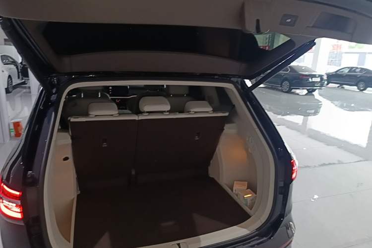 Used Volkswagen Viloran 2022 380TSI Luxury Edition Trunk