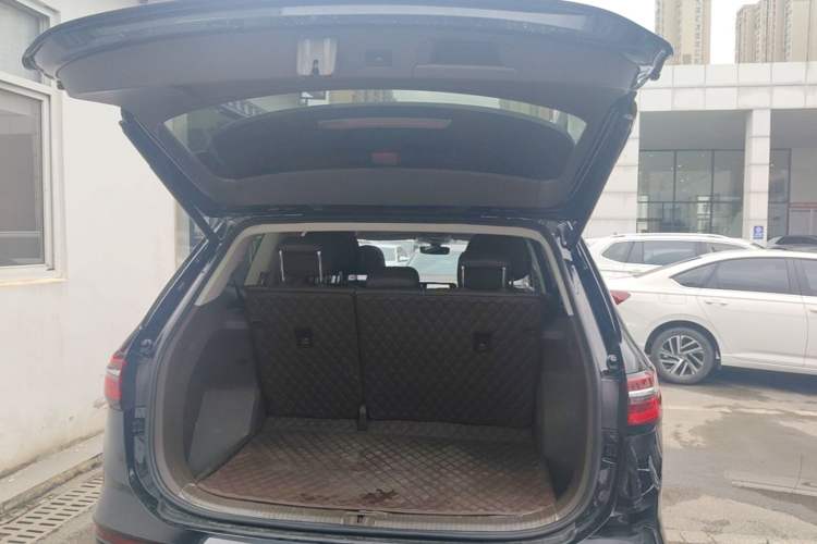 Used Volkswagen Viloran 2022 380TSI Prestige Edition Trunk