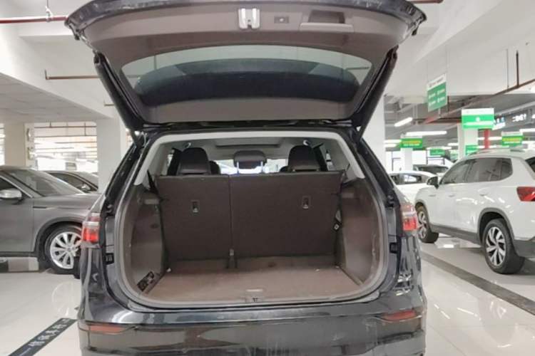 Used Volkswagen Viloran 2022 380TSI Luxury Edition Trunk
