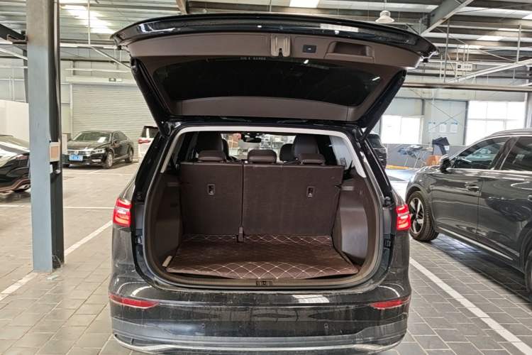 Used Volkswagen Viloran 2022 330TSI Luxury Edition Trunk