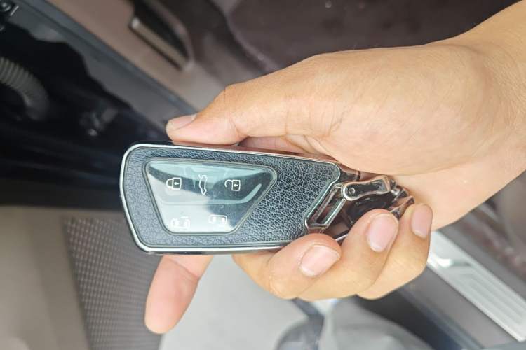 Used Volkswagen Viloran 2022 330TSI Luxury Edition Vehicle Key