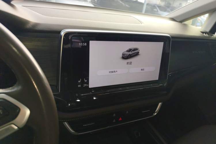 Used Volkswagen Viloran 2022 330TSI Luxury Edition Audio And AC Panel