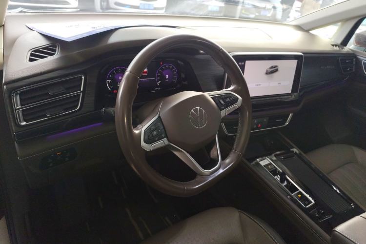 Used Volkswagen Viloran 2022 330TSI Luxury Edition Center Console