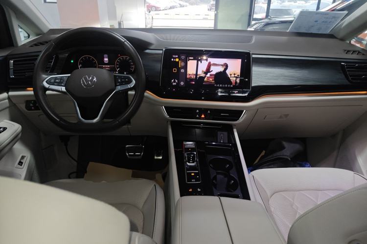 Used Volkswagen Viloran 2022 380TSI Prestige Edition Center Console