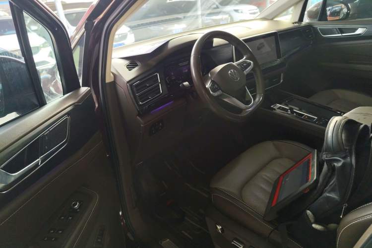 Used Volkswagen Viloran 2022 330TSI Luxury Edition Driver Seat