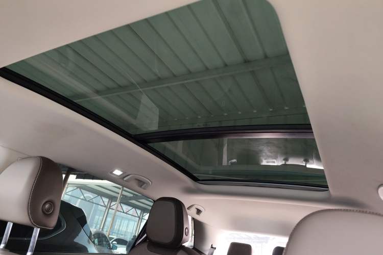 Used Volkswagen Viloran 2022 330TSI Luxury Edition Headliner