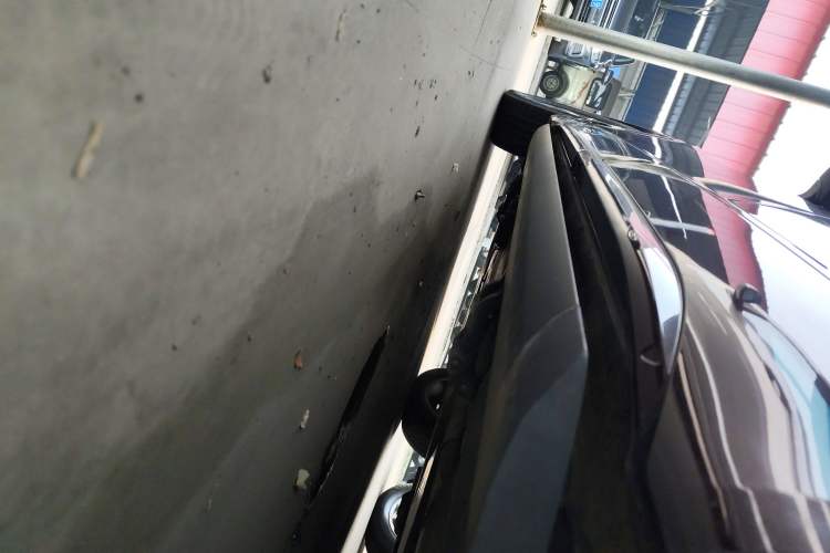 Used Volkswagen Viloran 2022 330TSI Luxury Edition Left Side Sill