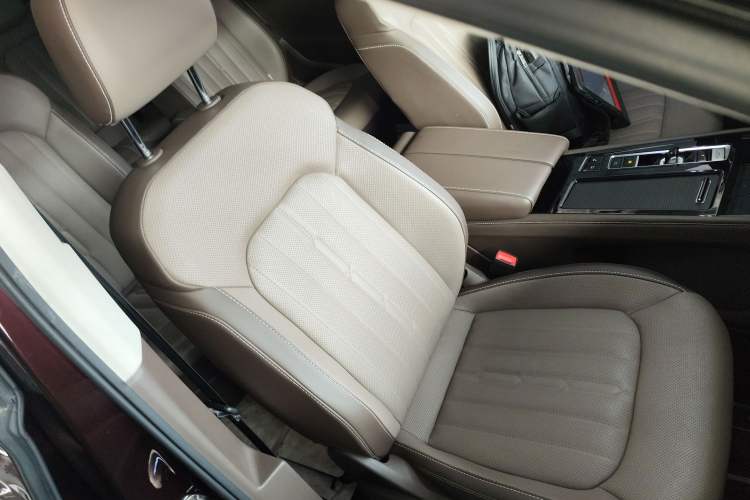 Used Volkswagen Viloran 2022 330TSI Luxury Edition Right Front Seat