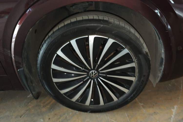 Used Volkswagen Viloran 2022 380TSI Prestige Edition Right Front Wheel Hub