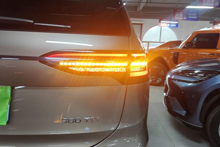 Used Volkswagen Viloran 2022 380TSI Prestige Edition Right Rear Taillight