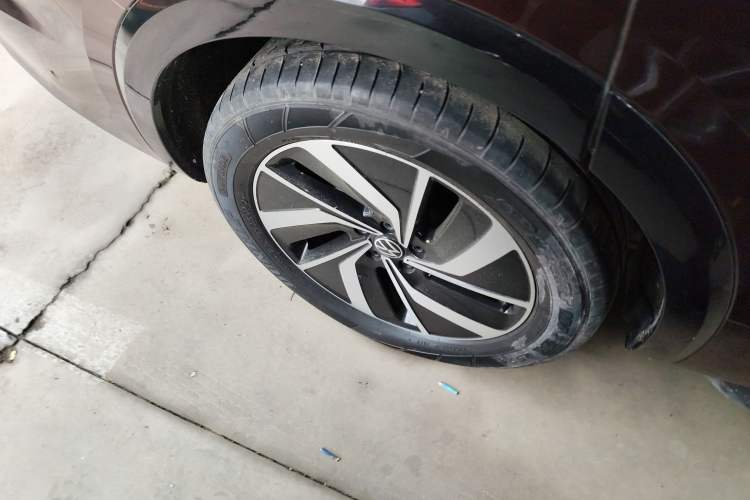 Used Volkswagen Viloran 2022 330TSI Luxury Edition Right Rear Wheel Hub