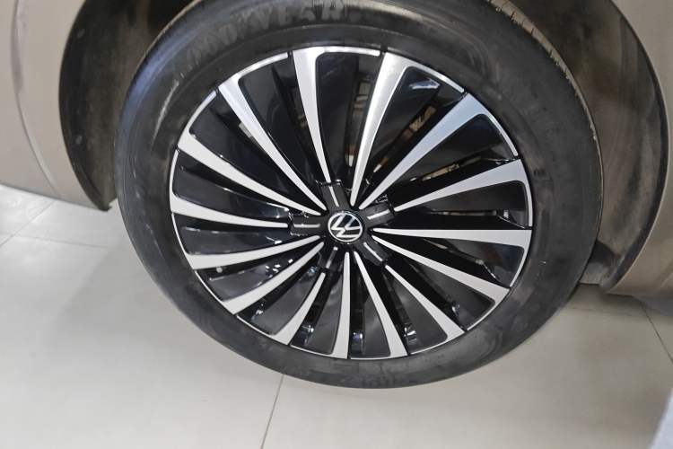 Used Volkswagen Viloran 2022 380TSI Prestige Edition Right Rear Wheel Hub