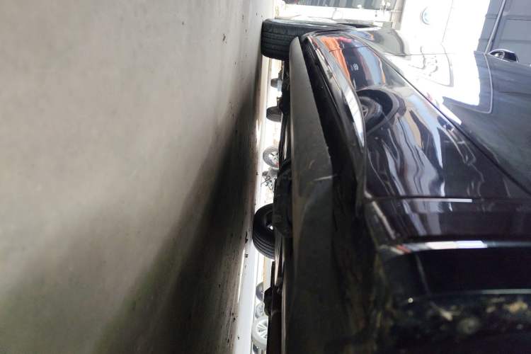 Used Volkswagen Viloran 2022 330TSI Luxury Edition Right Side Sill