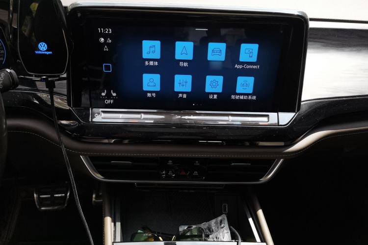 Used Volkswagen Viloran 2022 380TSI Flagship Edition Audio And AC Panel