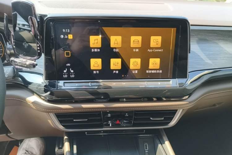 Used Volkswagen Viloran 2022 380TSI Prestige Edition Audio And AC Panel