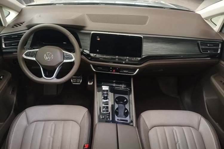 Used Volkswagen Viloran 2022 380TSI Luxury Edition Center Console